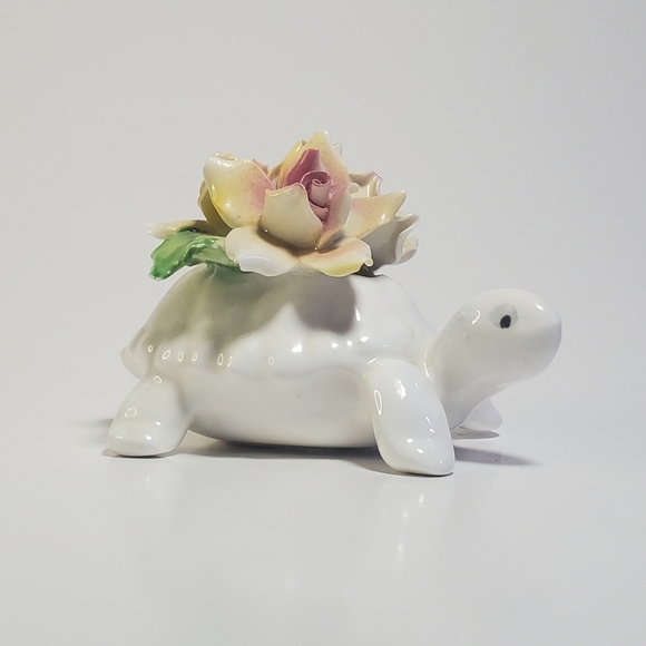 Vintage Raybur Staffordshire England Bone China Figurine Turtle with Roses EUC - Picture 2 of 10